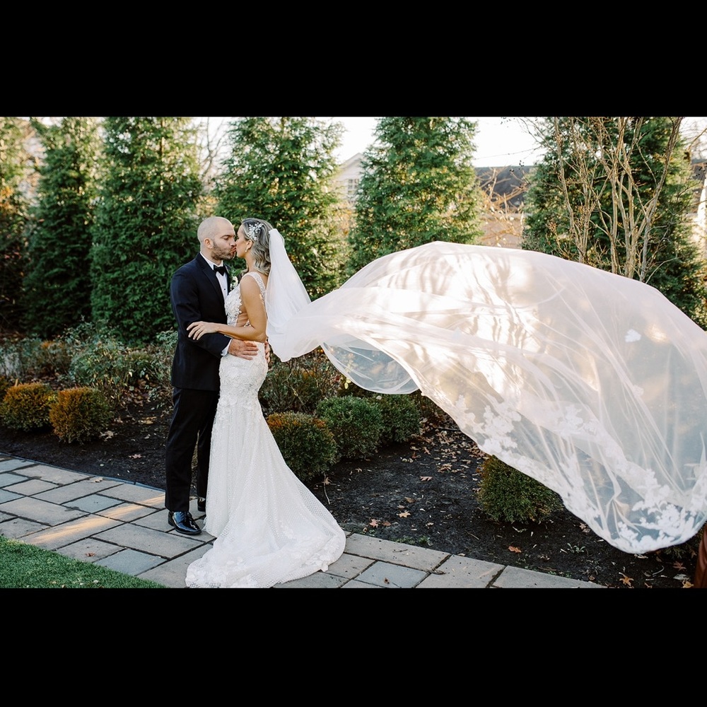 Vintage Lace Royal Wedding Veil - Picture 7 of 8